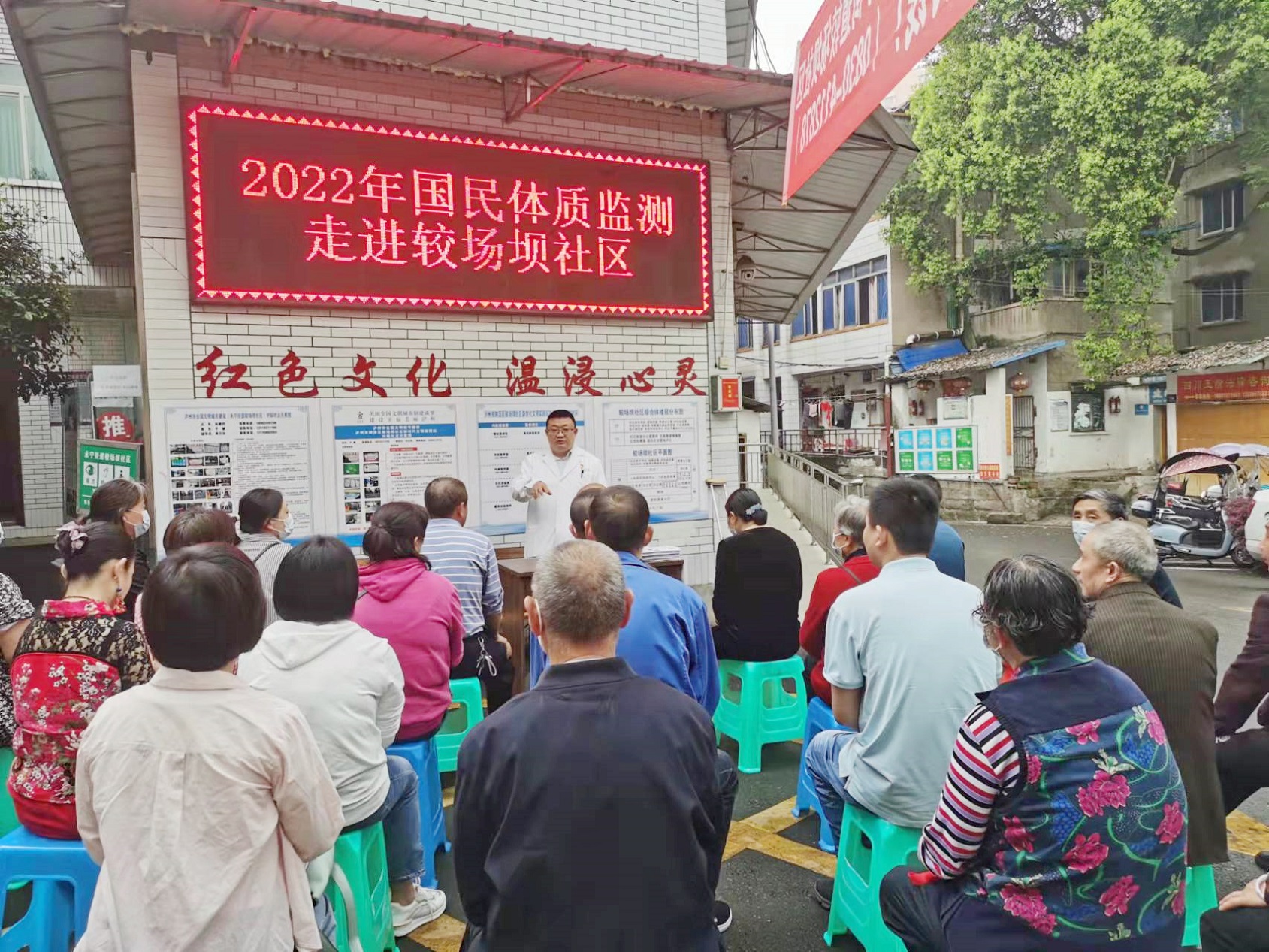 西南醫(yī)投集團(tuán)開展每周自愿服務(wù)1小時(shí)活動(dòng)——養(yǎng)老護(hù)理、體質(zhì)監(jiān)測(cè)送上門