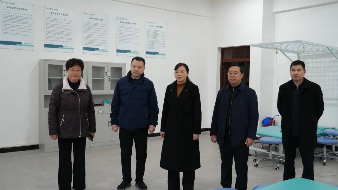 羅素平調研瀘州醫療器械職業學院